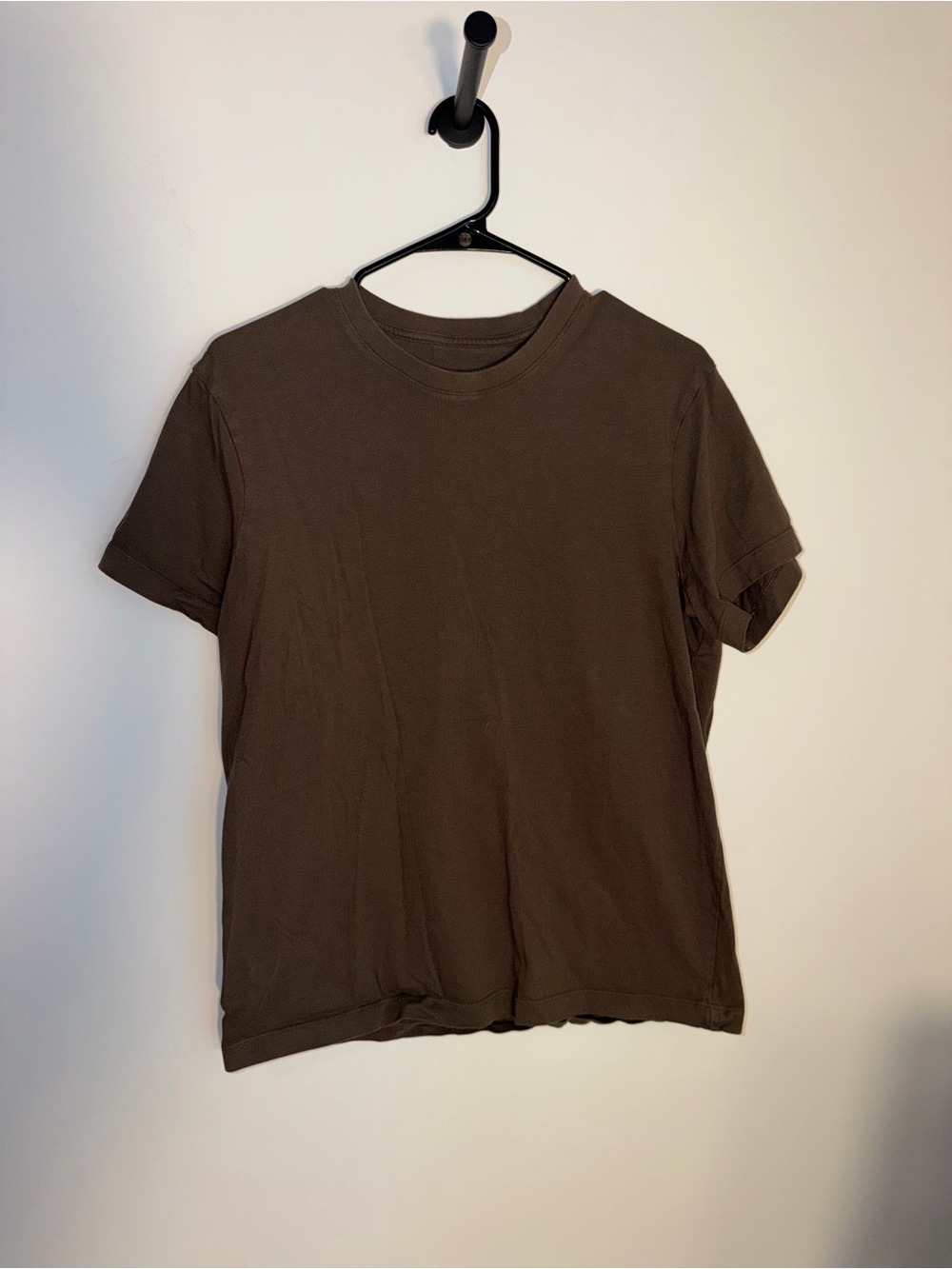 SKIMS Crewneck Tee in Dark Brown